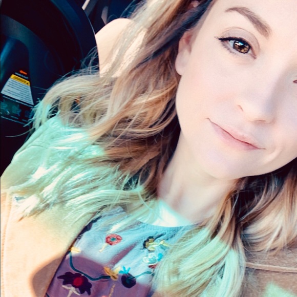 Meet Your Posher, Audrey! - Picture 1 of 4